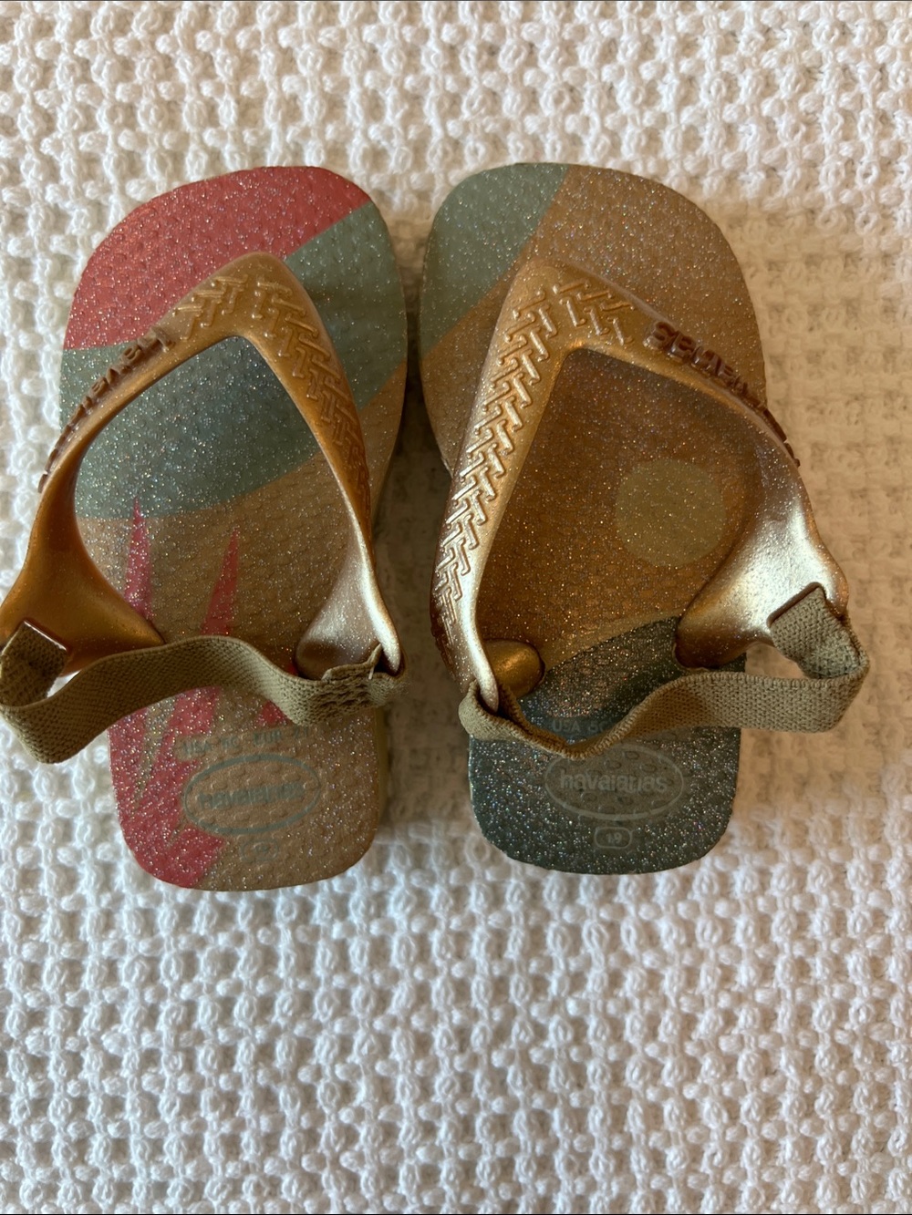 Kids Metallic Gold Glitter Flip Flop Sandals with Multicolor Footbed